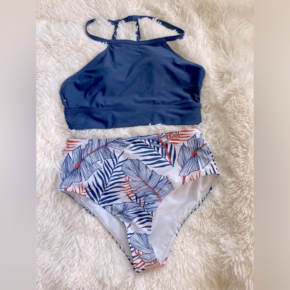 NWOT 2 piece swim suit. Never worn. Size Large.